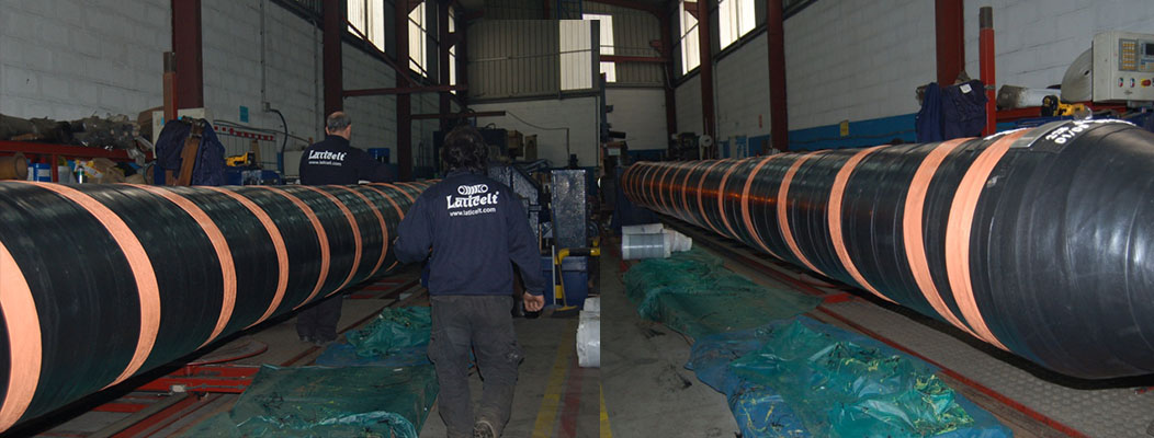 Manguera de caucho flotante para travase petróleo y hidrocarburos